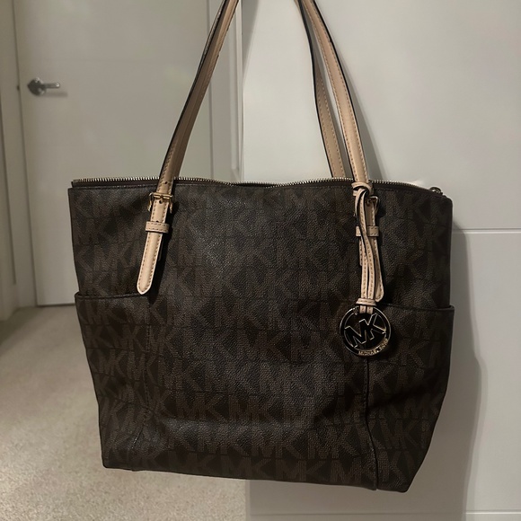 Michael Kors tote bag and wallet. - Picture 1 of 4